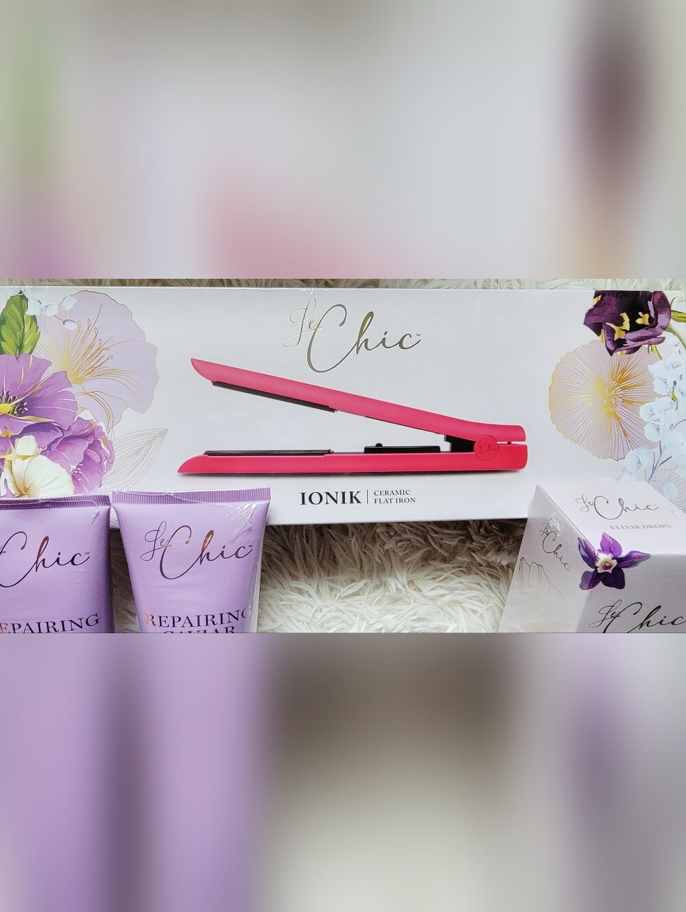Le Chic 4-Piece Bundle: Repairing Caviar Set, Elixer Drops And Ceramic Flat Iron - Picture 4 of 16